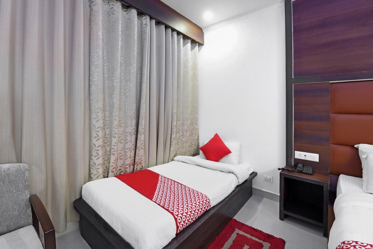 Oyo 23533 Mount View Hotel Kulu Buitenkant foto